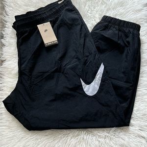 NIKE Women loose Fit / Mid Rise XXL Sportswear Nylon pant  Black New with Tag